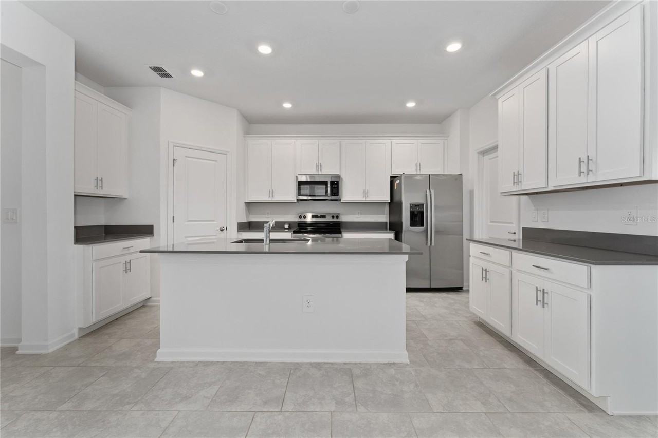 8967 Chipping Square Ln - Photo 6 of 28