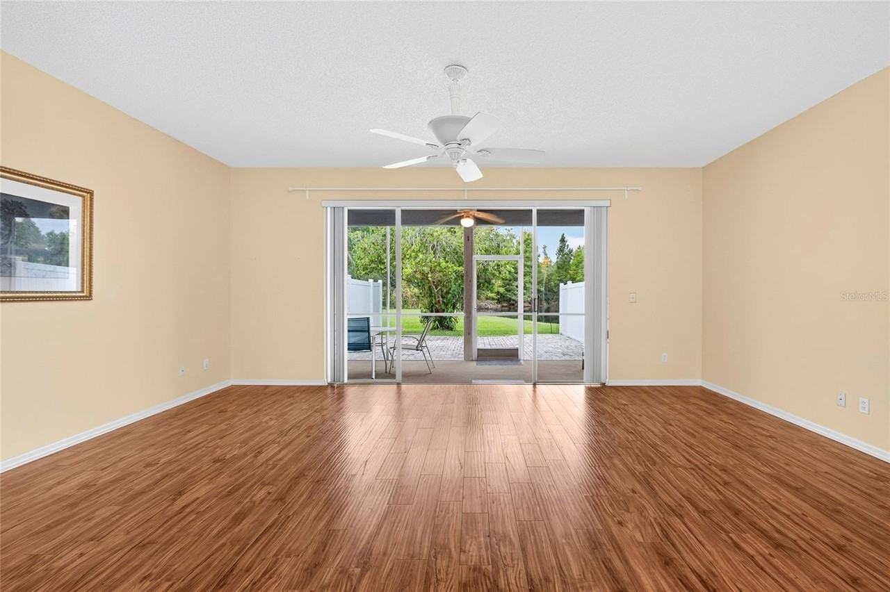 245 Hemingway Dr - Photo 3 of 25