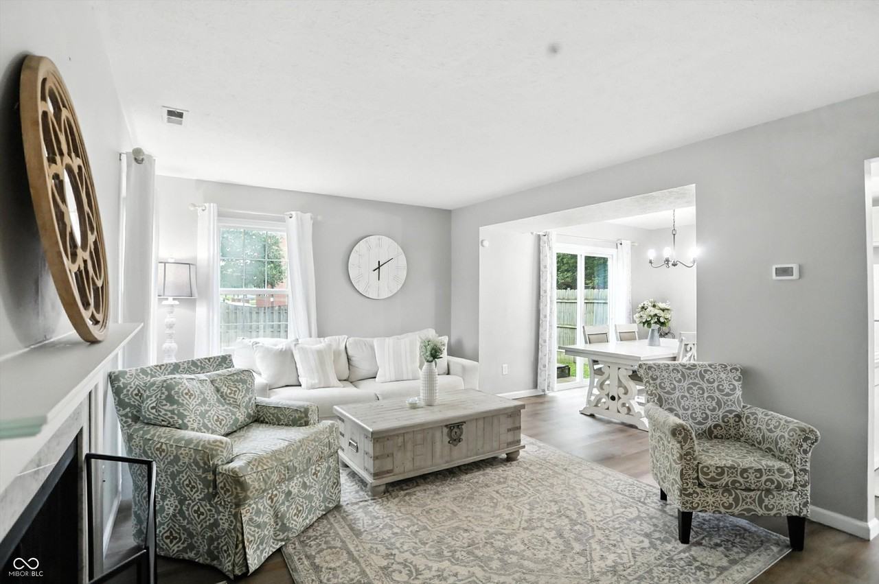 6495 Titania Dr - Photo 3 of 32