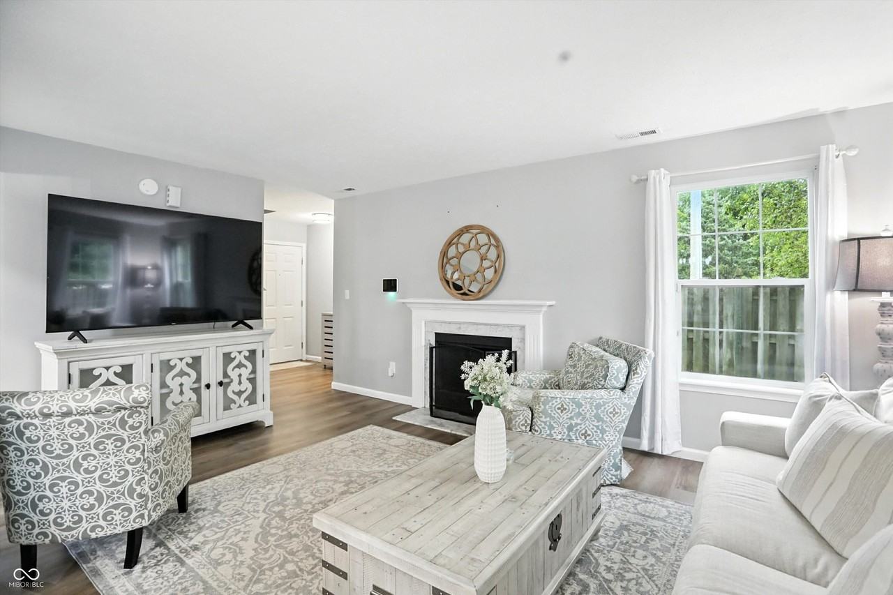 6495 Titania Dr - Photo 5 of 32