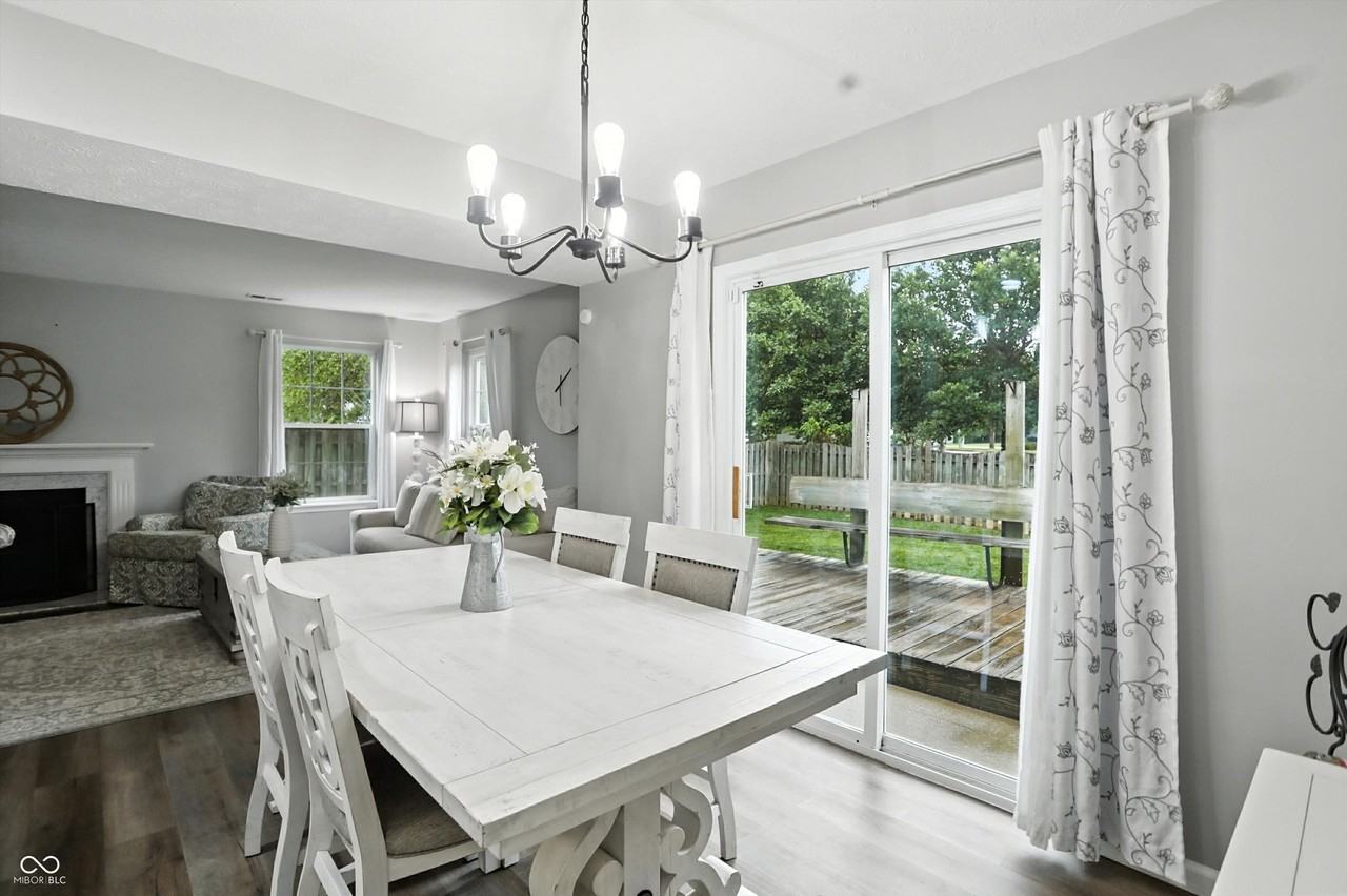 6495 Titania Dr - Photo 7 of 32