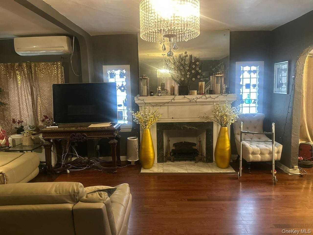 13322 228th St - Photo 2 of 7