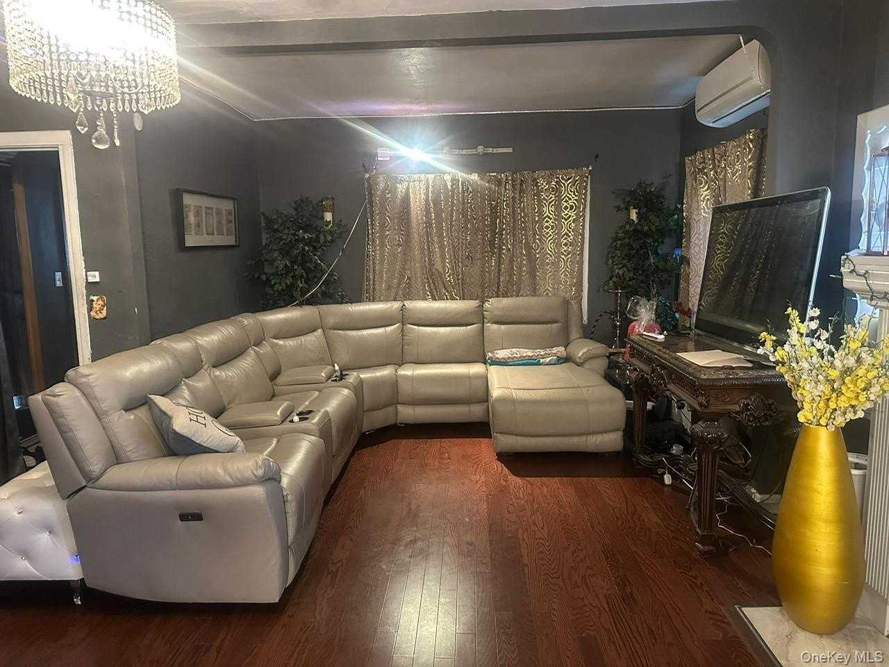 13322 228th St - Photo 3 of 7