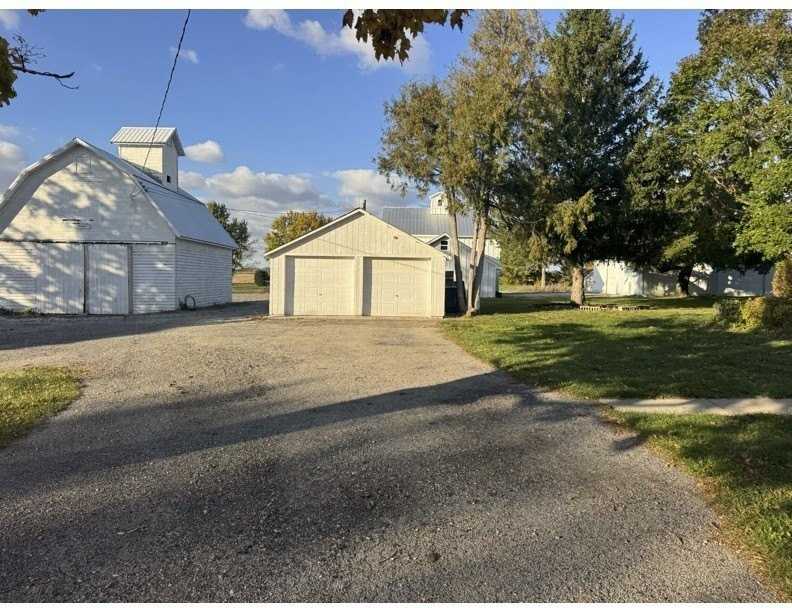 41W654 Main Street Rd - Photo 3 of 18