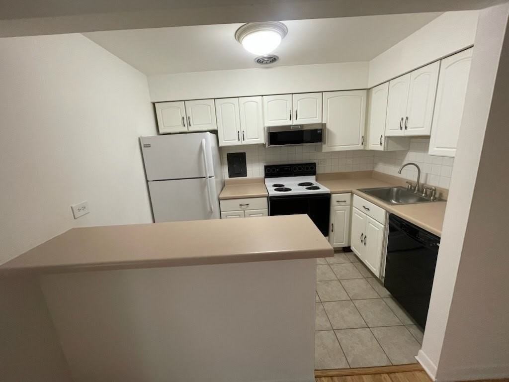 420 W Aldine Ave #326 - Photo 4 of 11