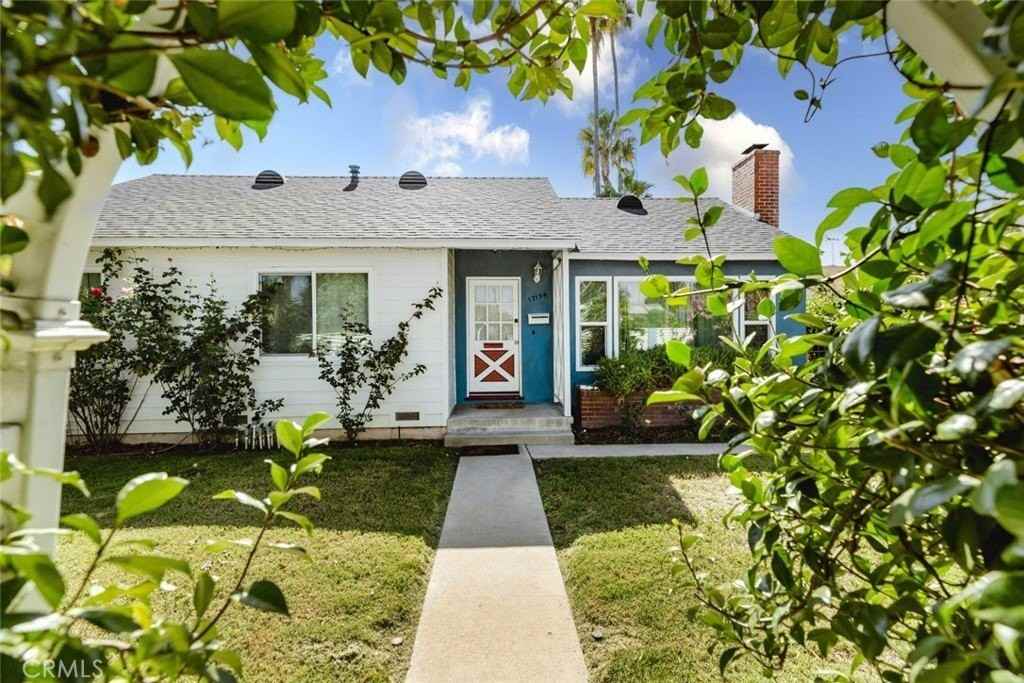 17134 Sherman Way - Photo 4 of 27