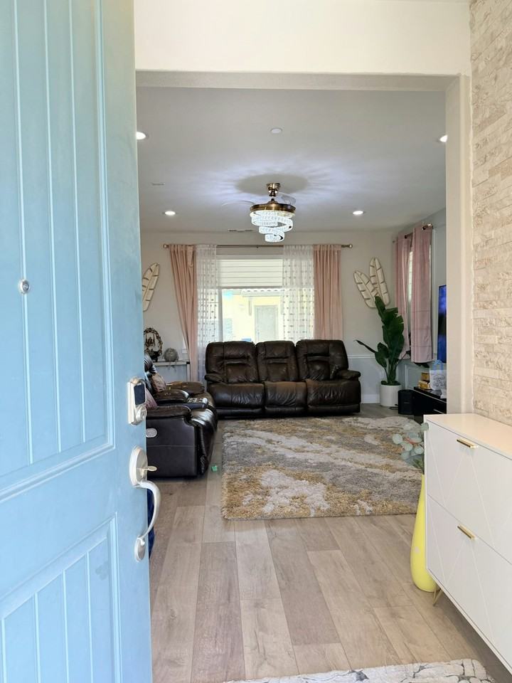 1676 South Central Parkway - Photo 3 of 22