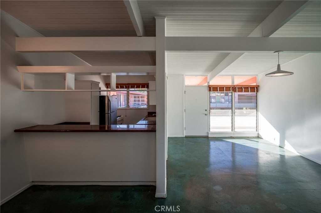 1400 N Hayworth Ave #28 - Photo 5 of 23