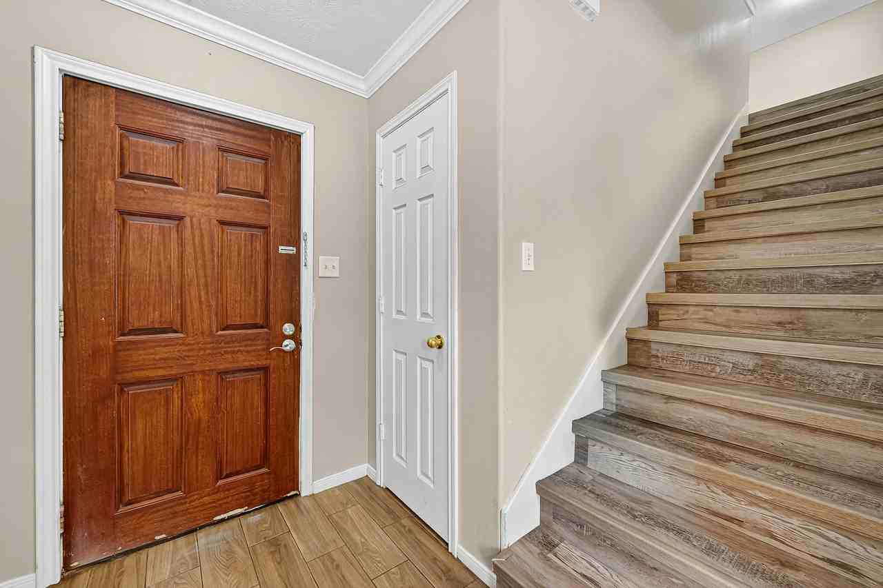 10035 Morocco Road - Photo 5 of 38