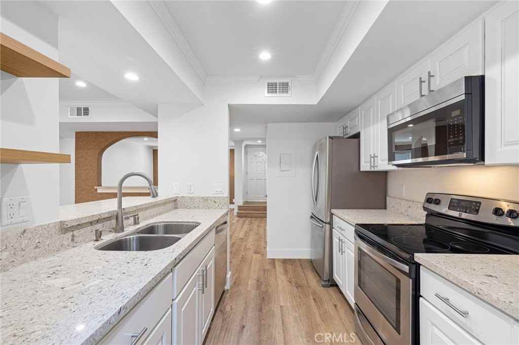 4059 Yankee Dr - Photo 4 of 12