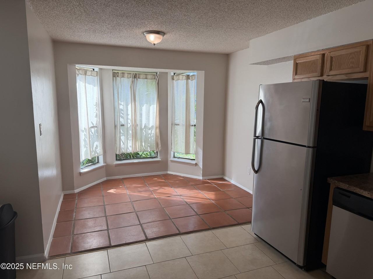 1335 Violet Street - Photo 5 of 19