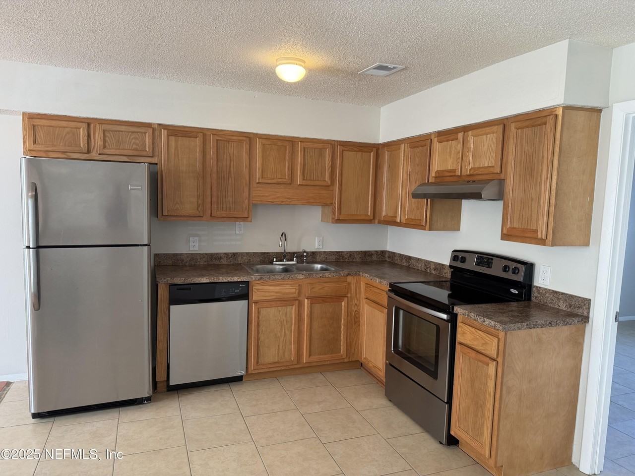 1335 Violet Street - Photo 7 of 19