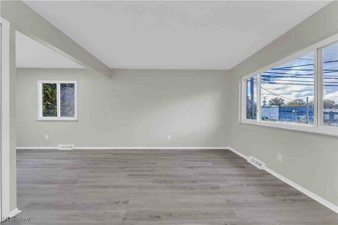 1392 E 263rd St - Photo 4 of 27