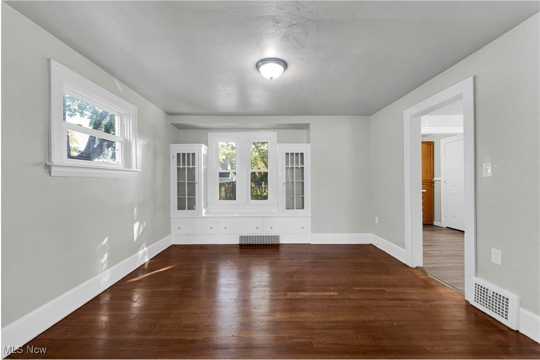 5223 Clement Ave - Photo 5 of 29