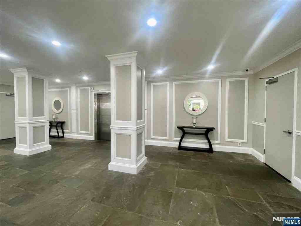 88 Clinton Pl Apt A7 - Photo 3 of 12