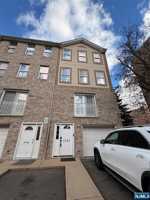 featured image of 17 Zabriskie St