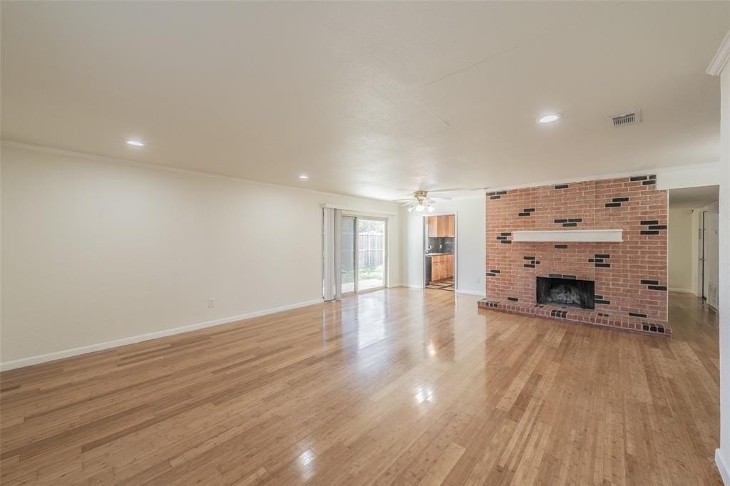 2912 Charter Oak Dr - Photo 3 of 16