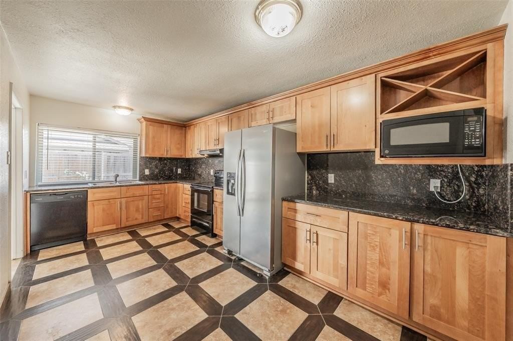 2912 Charter Oak Dr - Photo 6 of 16