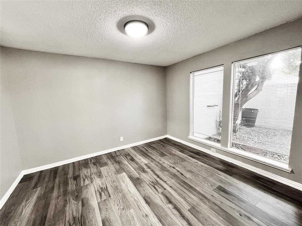 2201 Seville Ct - Photo 6 of 15