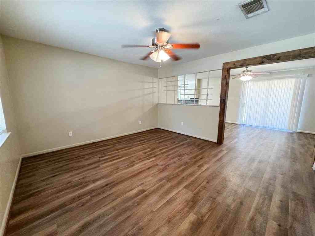 302 Bowles Ct - Photo 4 of 21