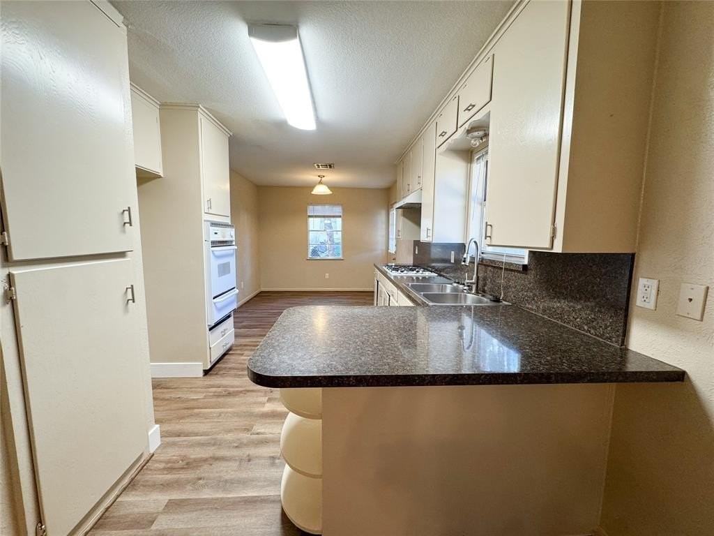 302 Bowles Ct - Photo 6 of 21