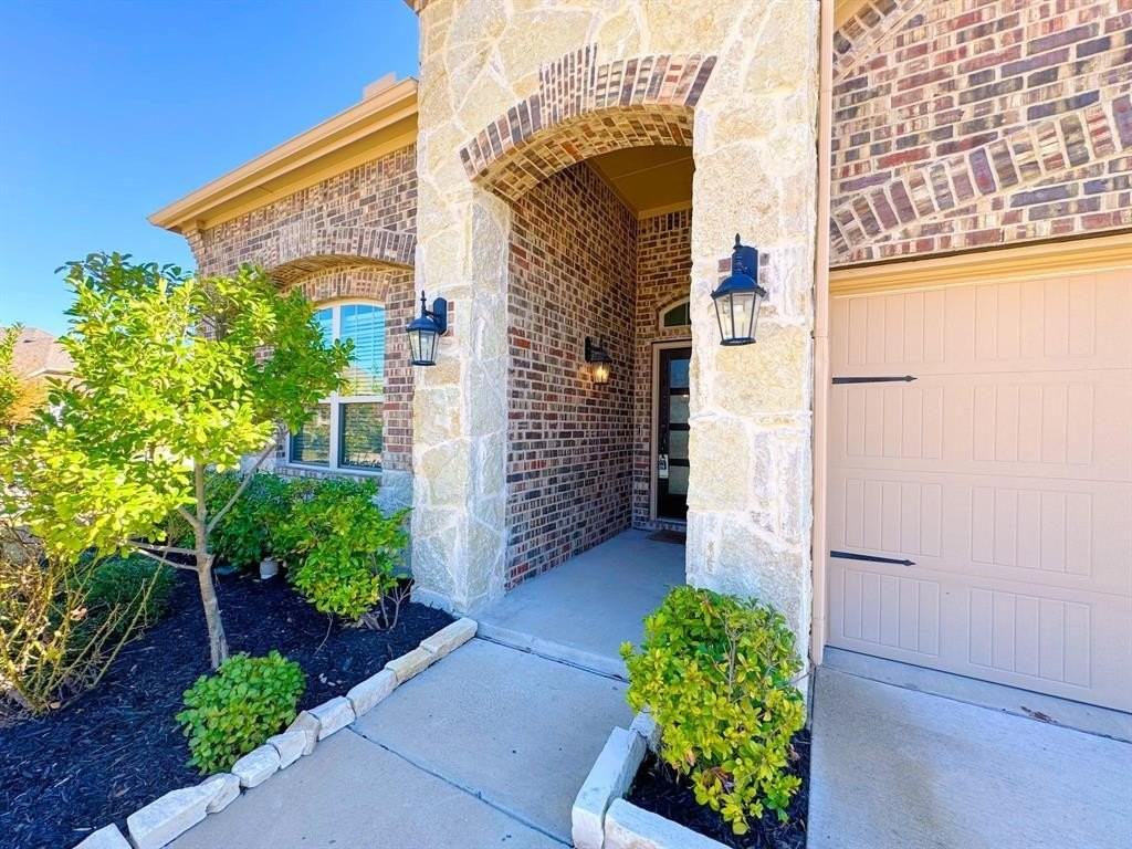 1076 Sublime Drive - Photo 2 of 40