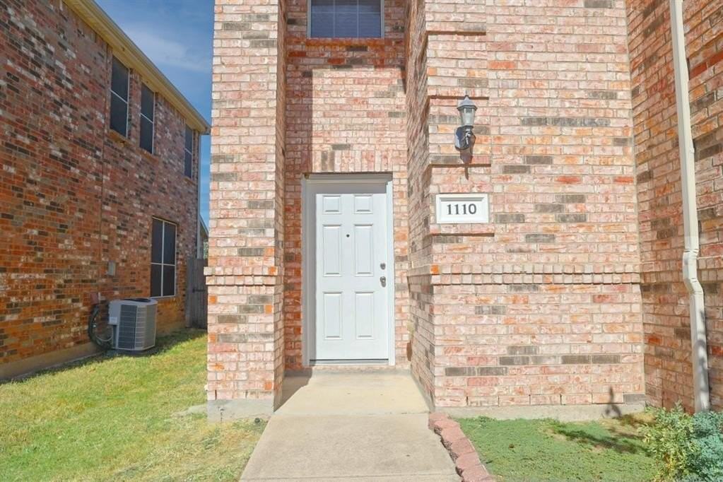 1110 Jamie Dr - Photo 2 of 11