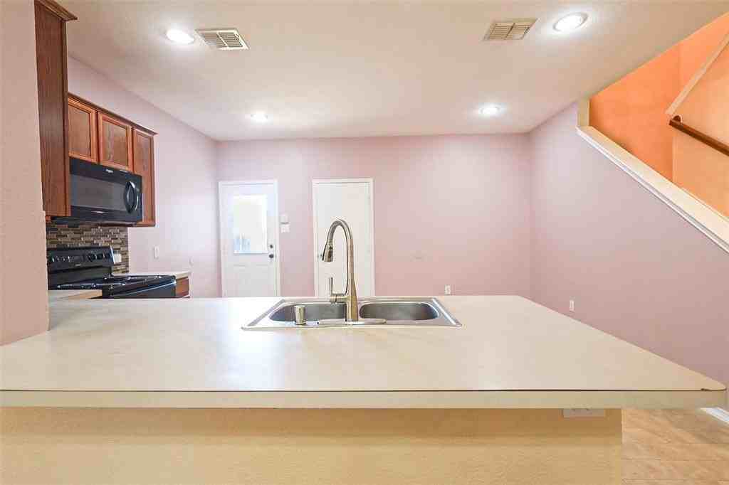 1110 Jamie Dr - Photo 5 of 11