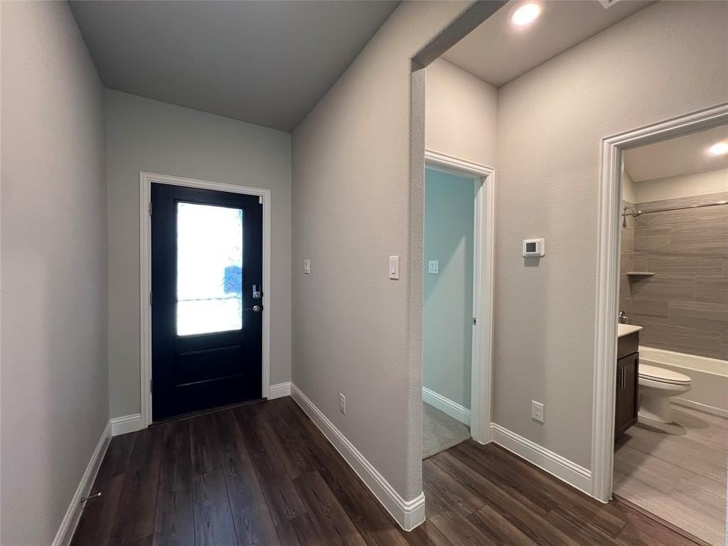 2101 Sun Star Dr - Photo 4 of 31