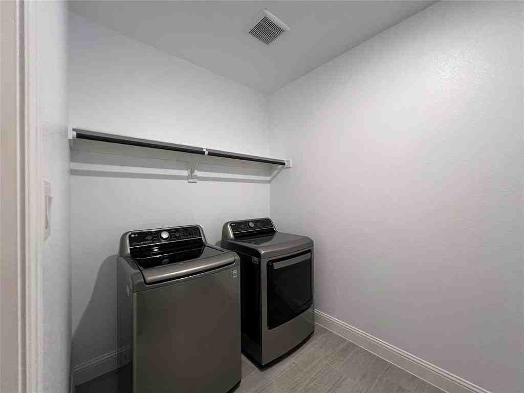 2101 Sun Star Dr - Photo 7 of 31