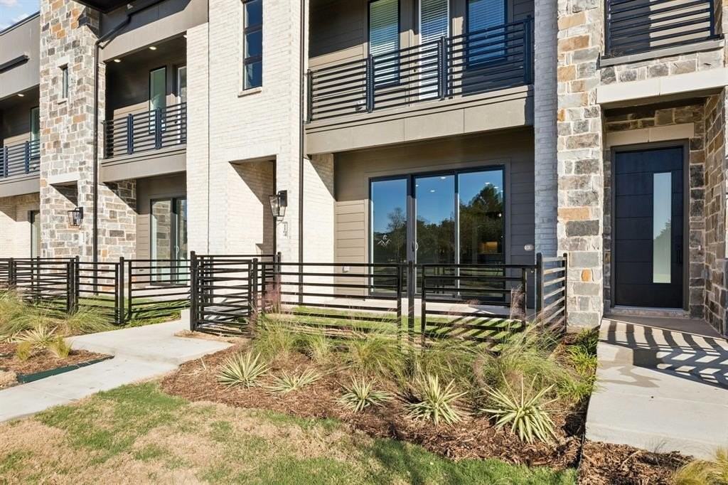 1164 Daybreak Dr - Photo 2 of 28