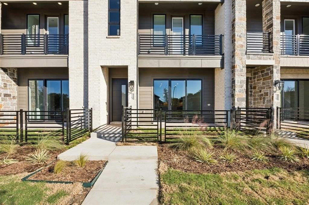 1164 Daybreak Dr - Photo 4 of 28