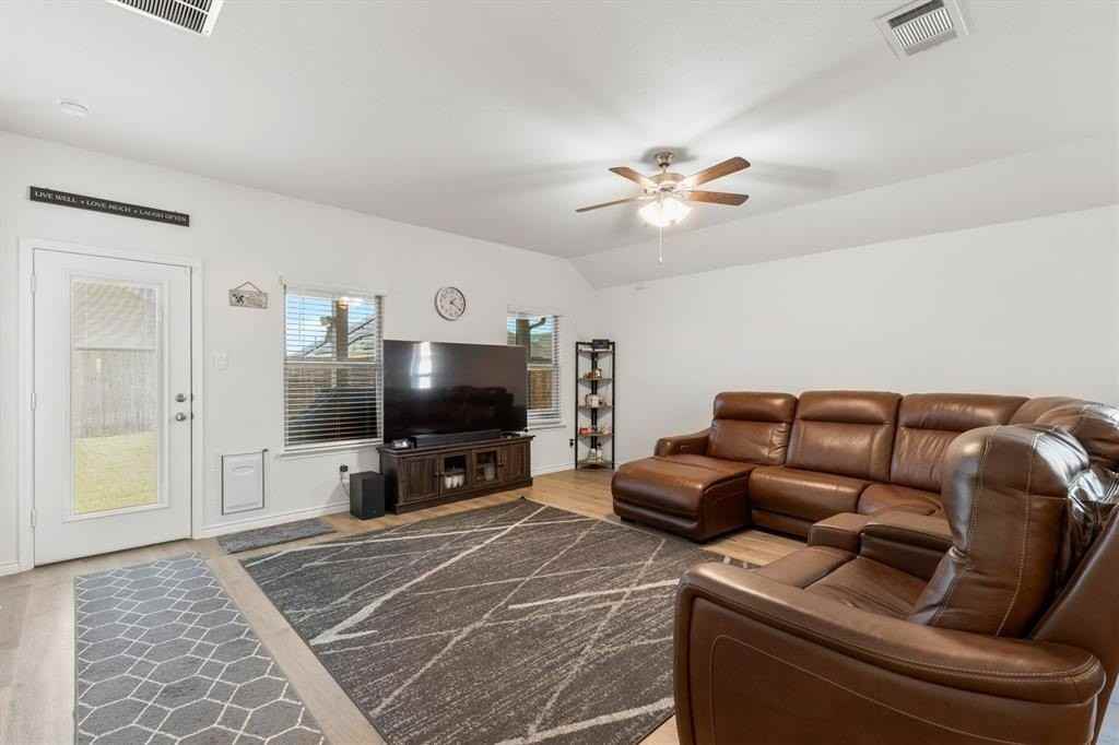 1302 Colonial Bluff Lane - Photo 3 of 35