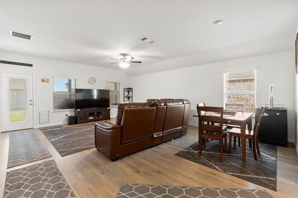 1302 Colonial Bluff Lane - Photo 6 of 35