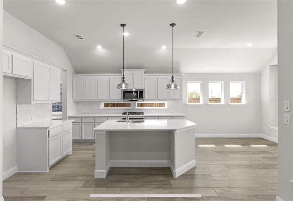 2515 Swallowtail Street