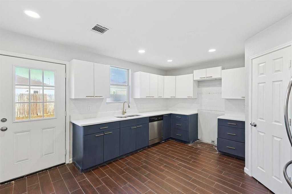 1941 Copper Mountain Drive - Photo 4 of 34