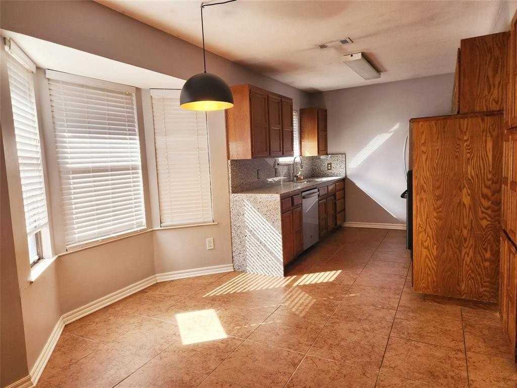 6210 Lotus Dr - Photo 4 of 10