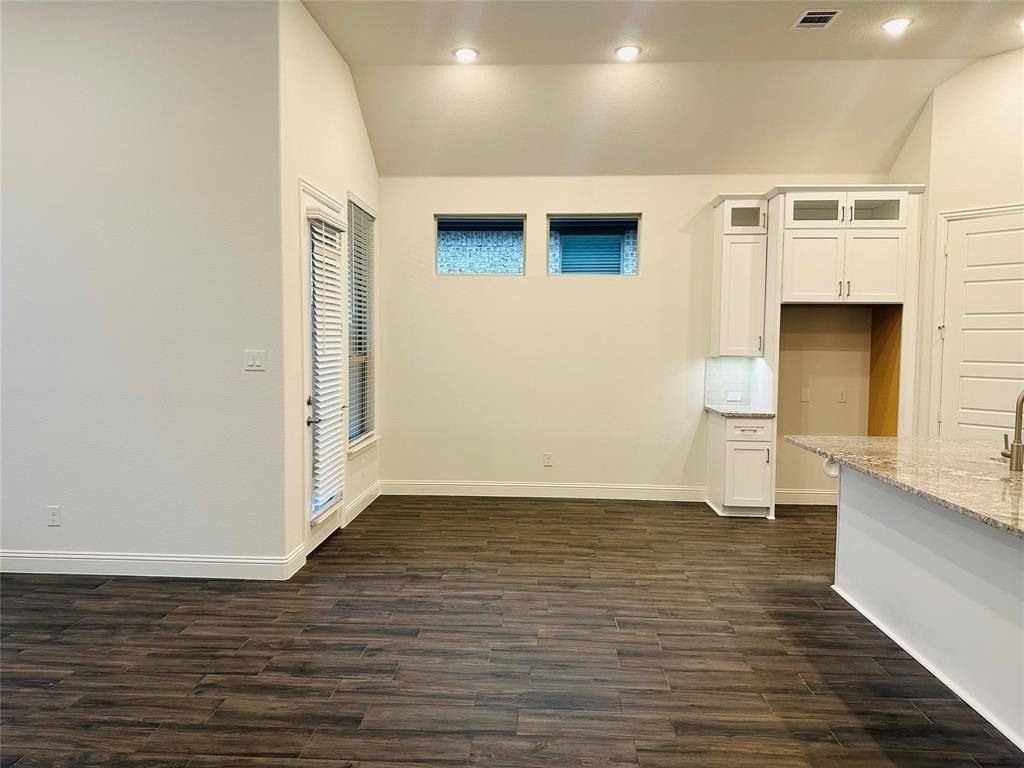 1605 Hart Dr - Photo 4 of 21