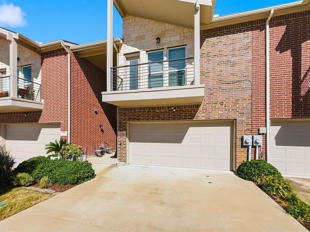 5704 Woodlands Dr - Photo 2 of 23