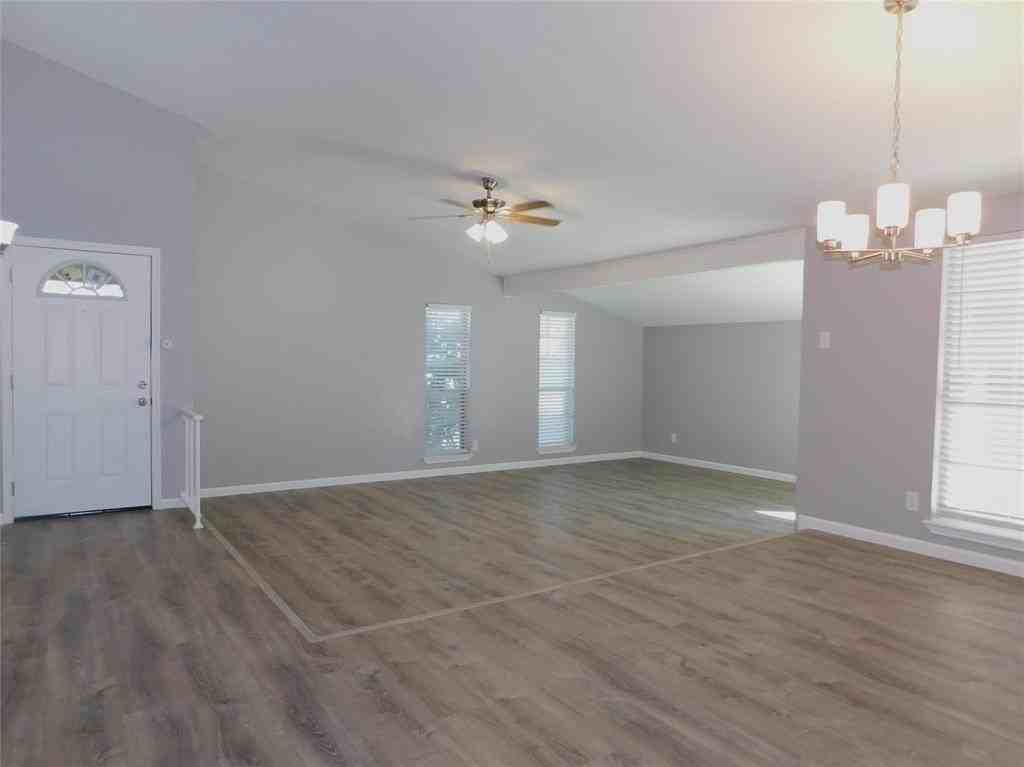 1524 Carnation Dr - Photo 6 of 28