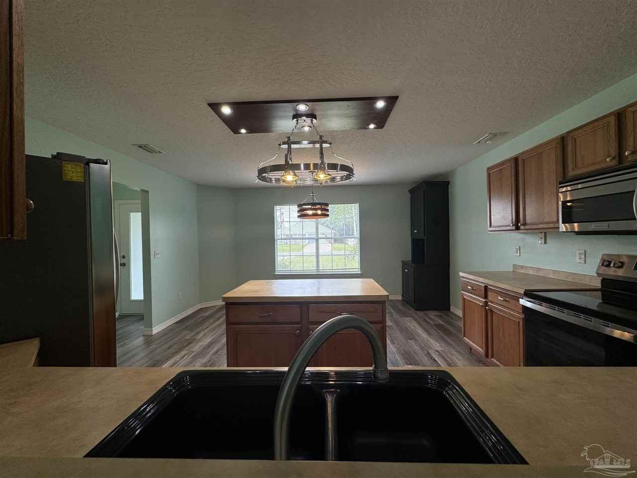 8281 Segura St - Photo 6 of 24