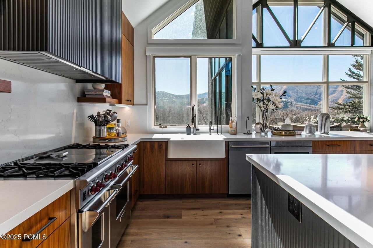 1430 Eagle Way - Photo 4 of 50