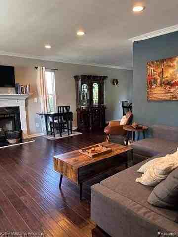 2057 Holly Berry Ln - Photo 7 of 21