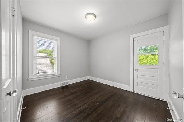 242 W Webster St - Photo 7 of 16