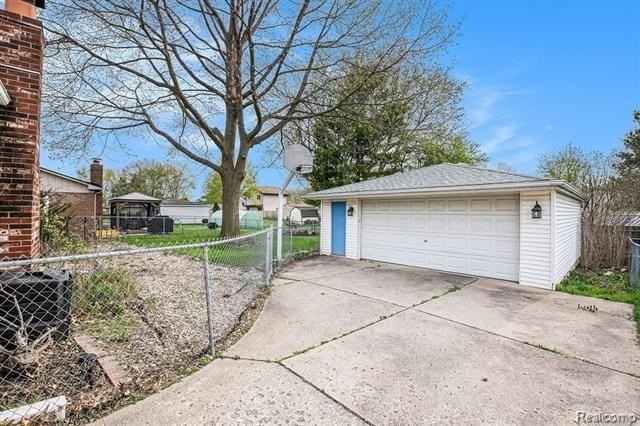 3410 Pasadena Dr - Photo 3 of 15