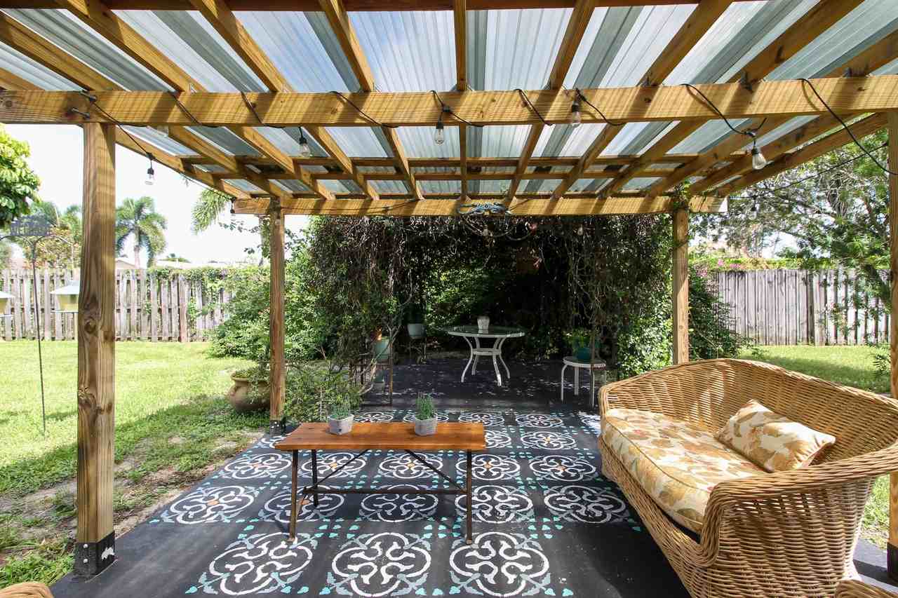 1361 Wyndcliff Drive - Photo 2 of 30