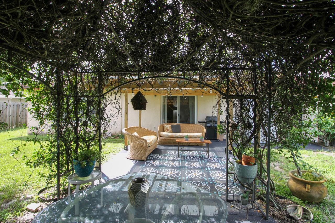 1361 Wyndcliff Drive - Photo 4 of 30