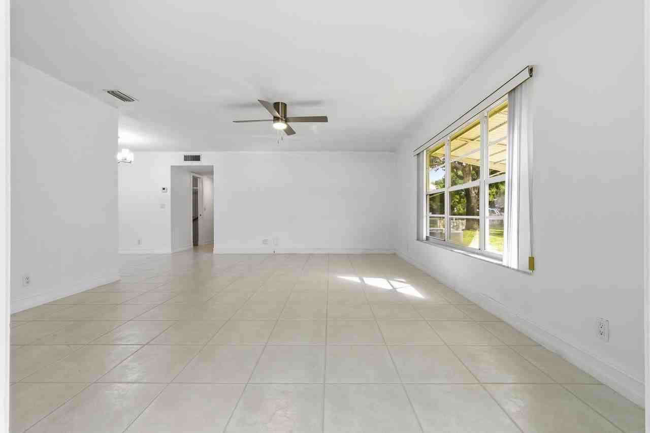 1167 S Drive Cir #D - Photo 5 of 26