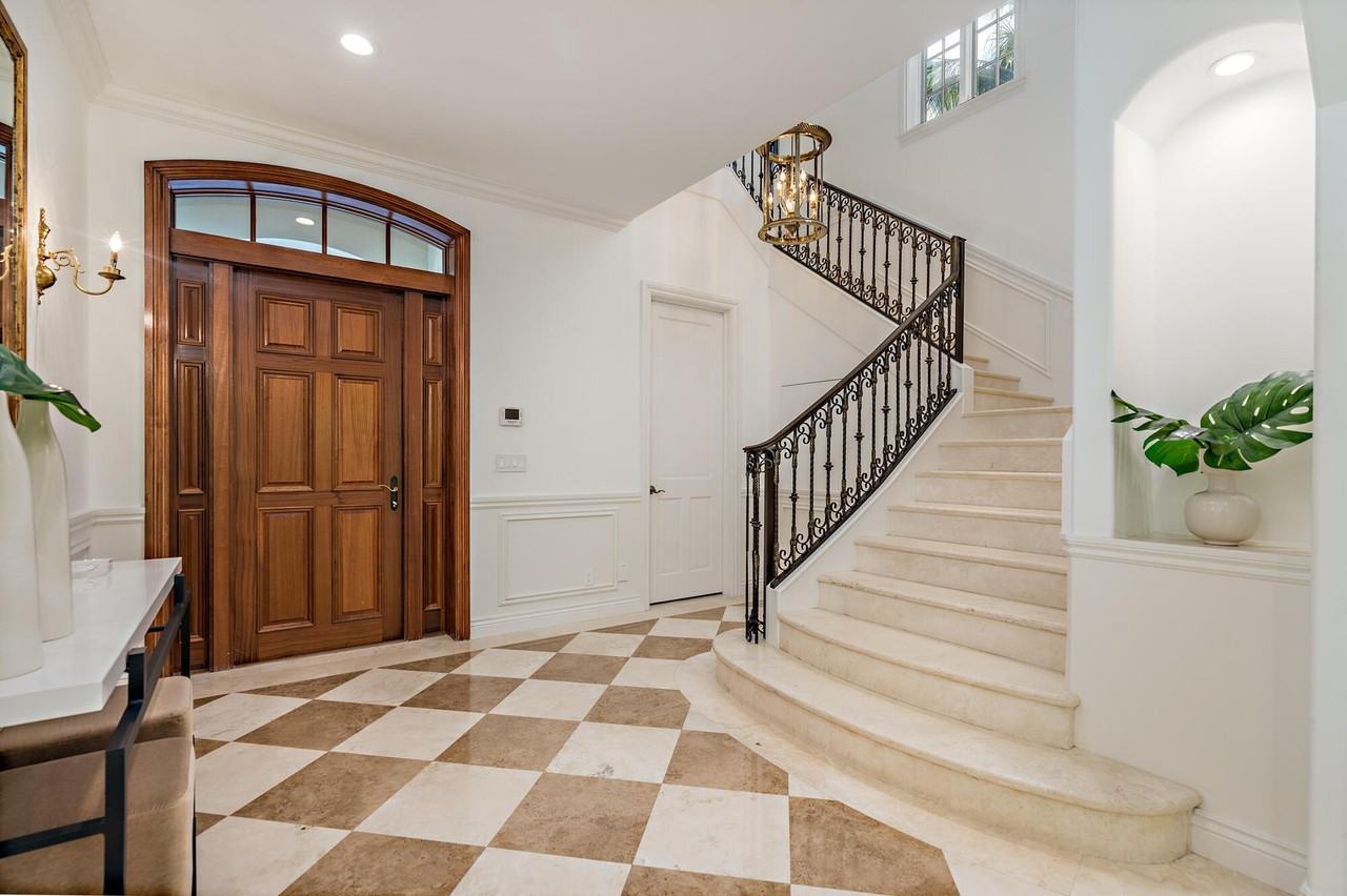 233 El Pueblo Way - Photo 5 of 29