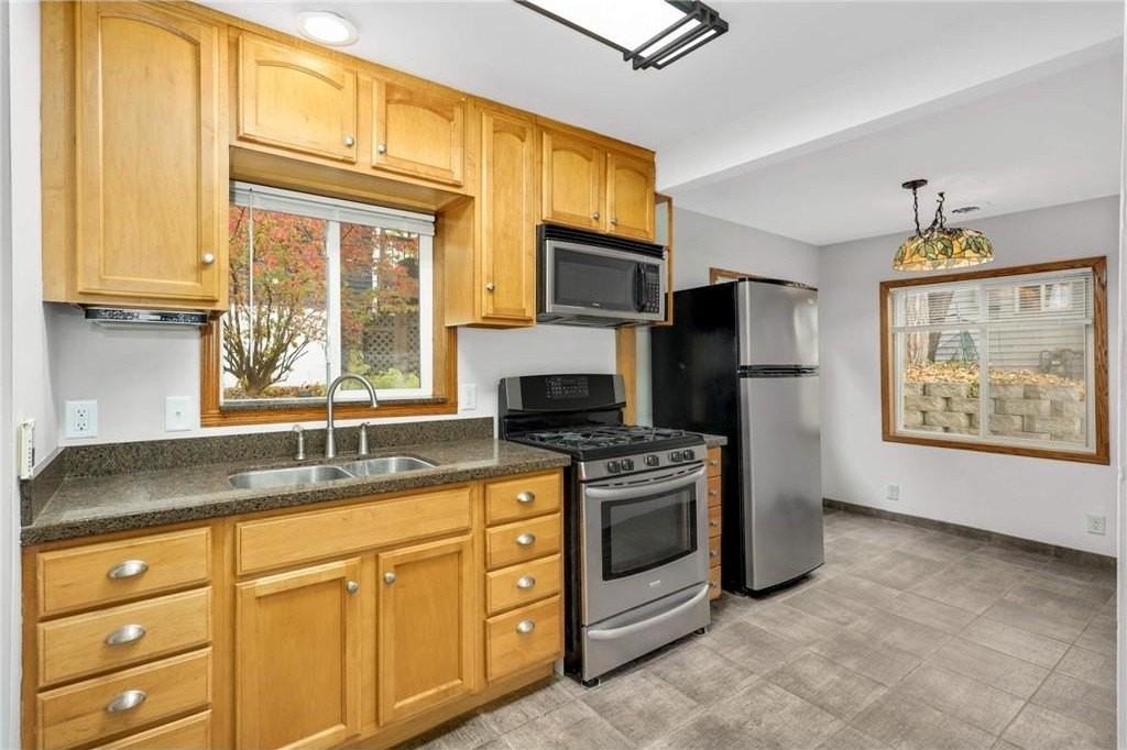 2340 Ives Lane North - Photo 3 of 17